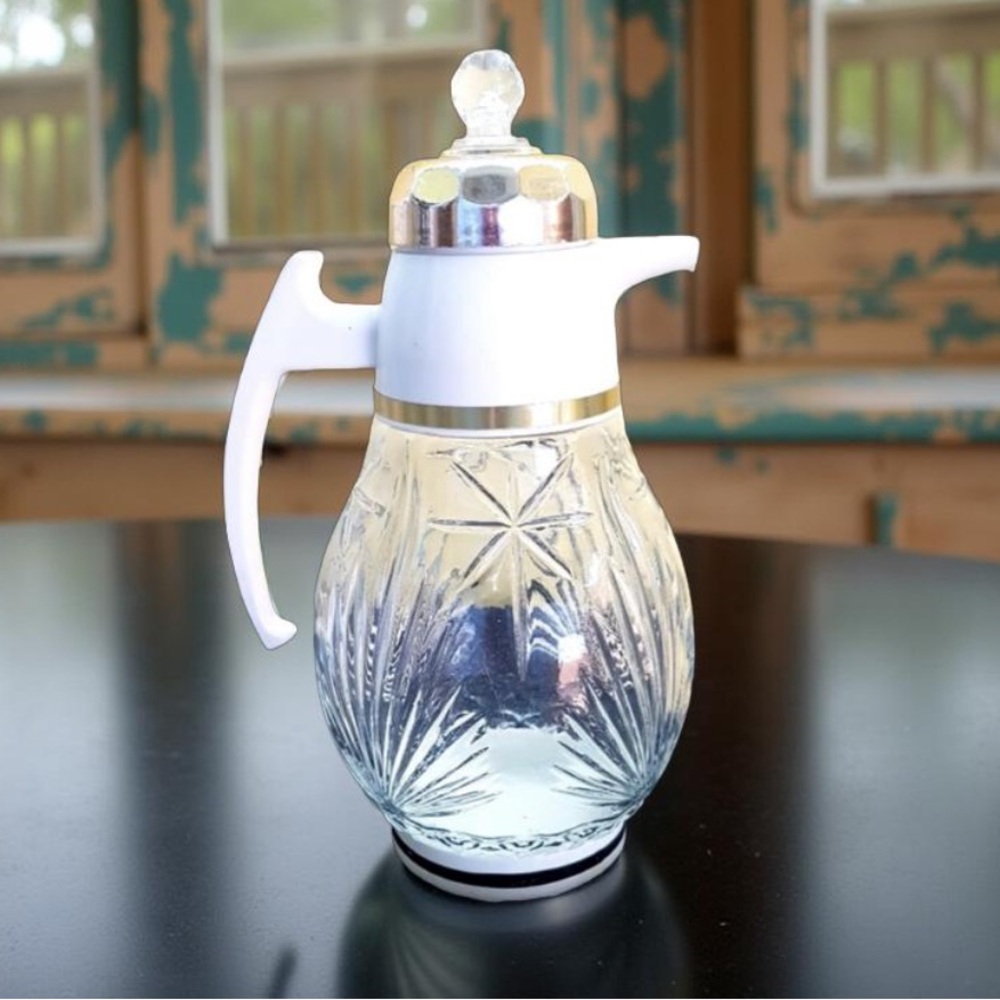 Vintage teapot / coffee pot / juice or water decanter glass decanter